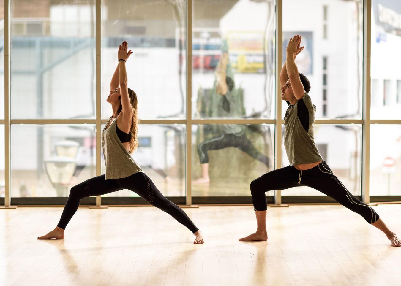 couple yogis-guerrier1-yoga posture