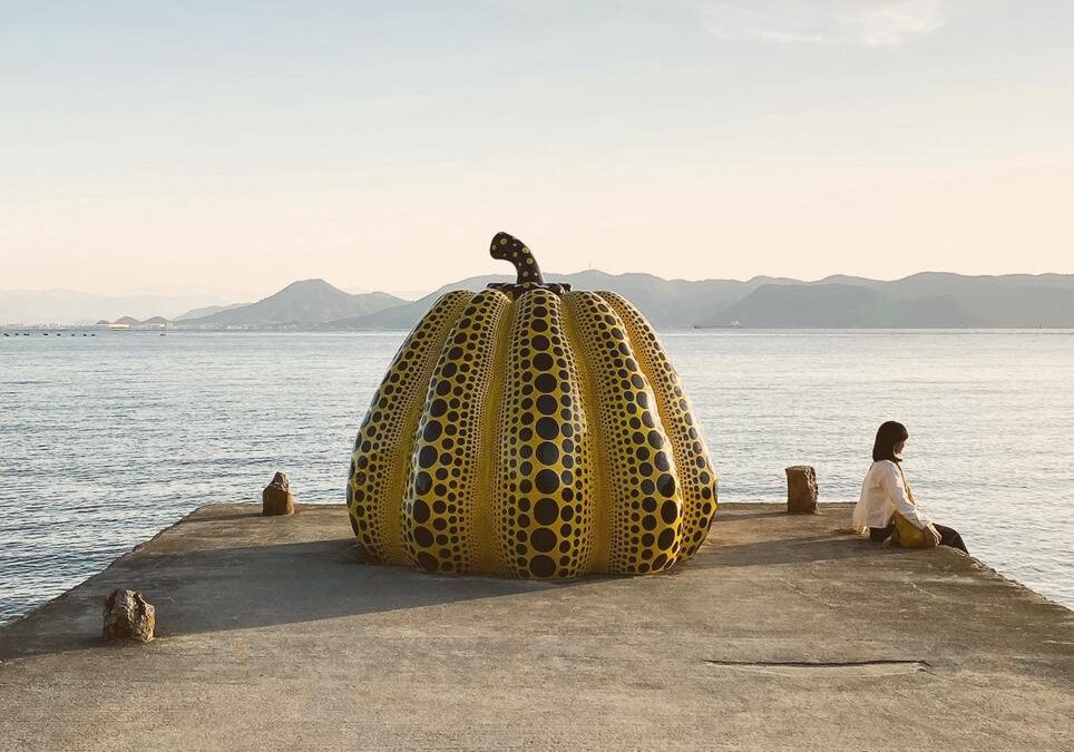 Naoshima et les îles de Setouchi : un itinéraire d’art à travers la mer intérieure du Japon.