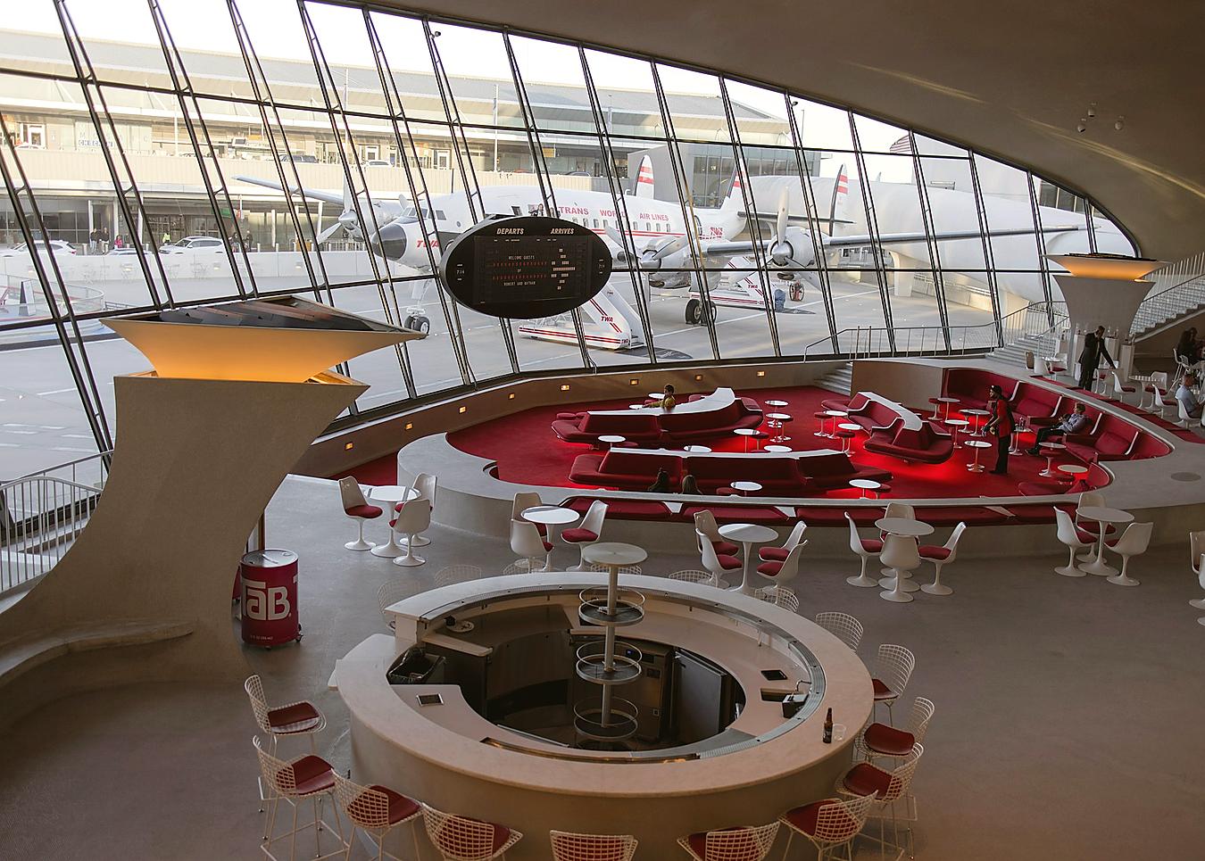 confort dans un espace lounge réservé aux voyageurs business