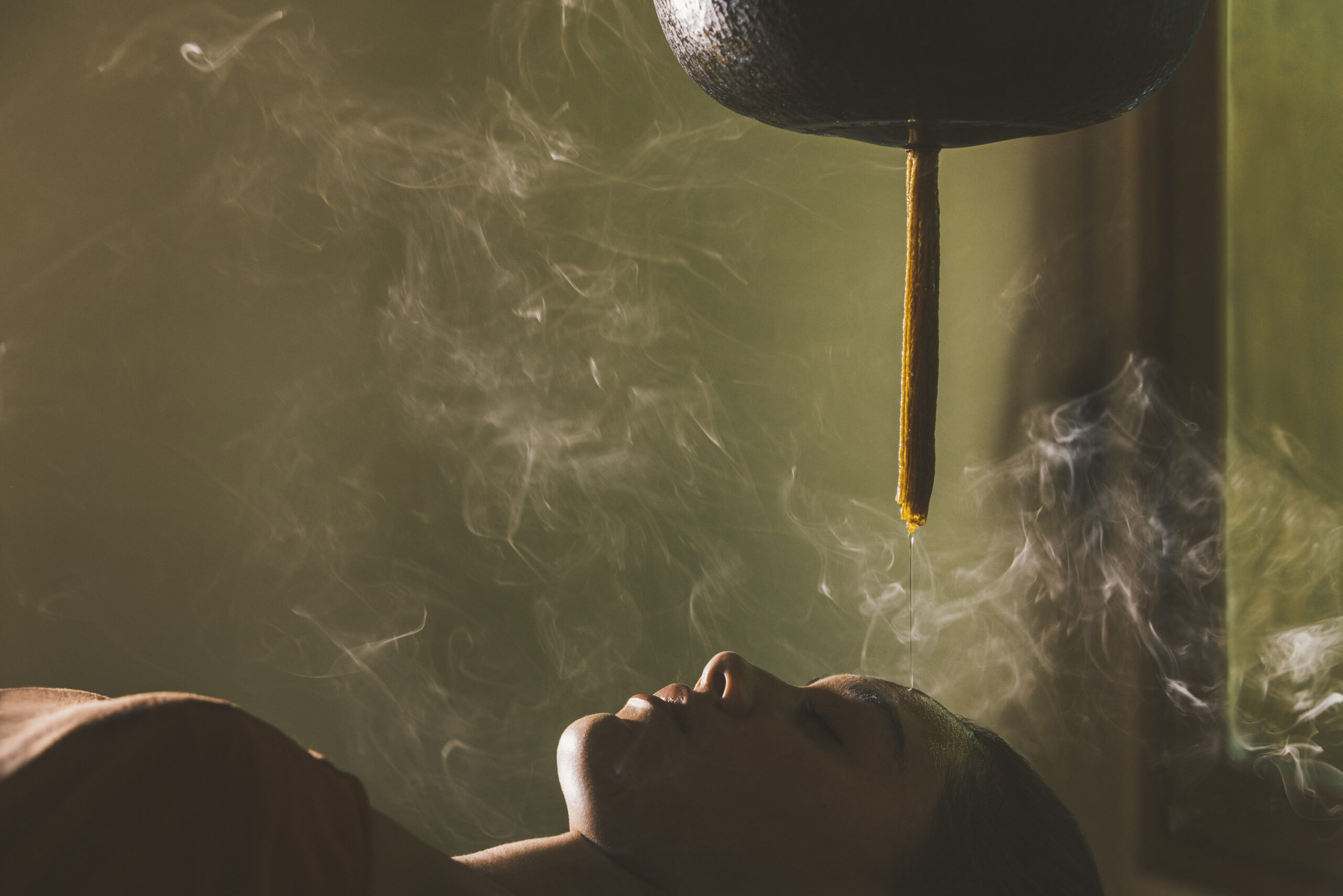 Soin ayurvédique Shirodhara à Six Senses Vana en Inde