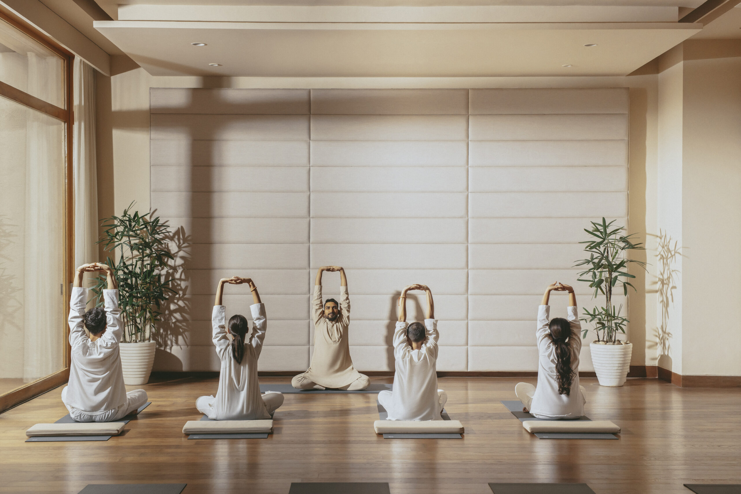 Cours de yoga collectif à Six Senses Vana en Inde